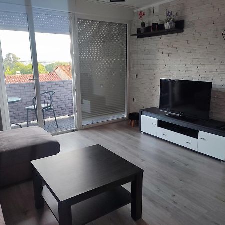 Apartman Levi Pula Exteriör bild