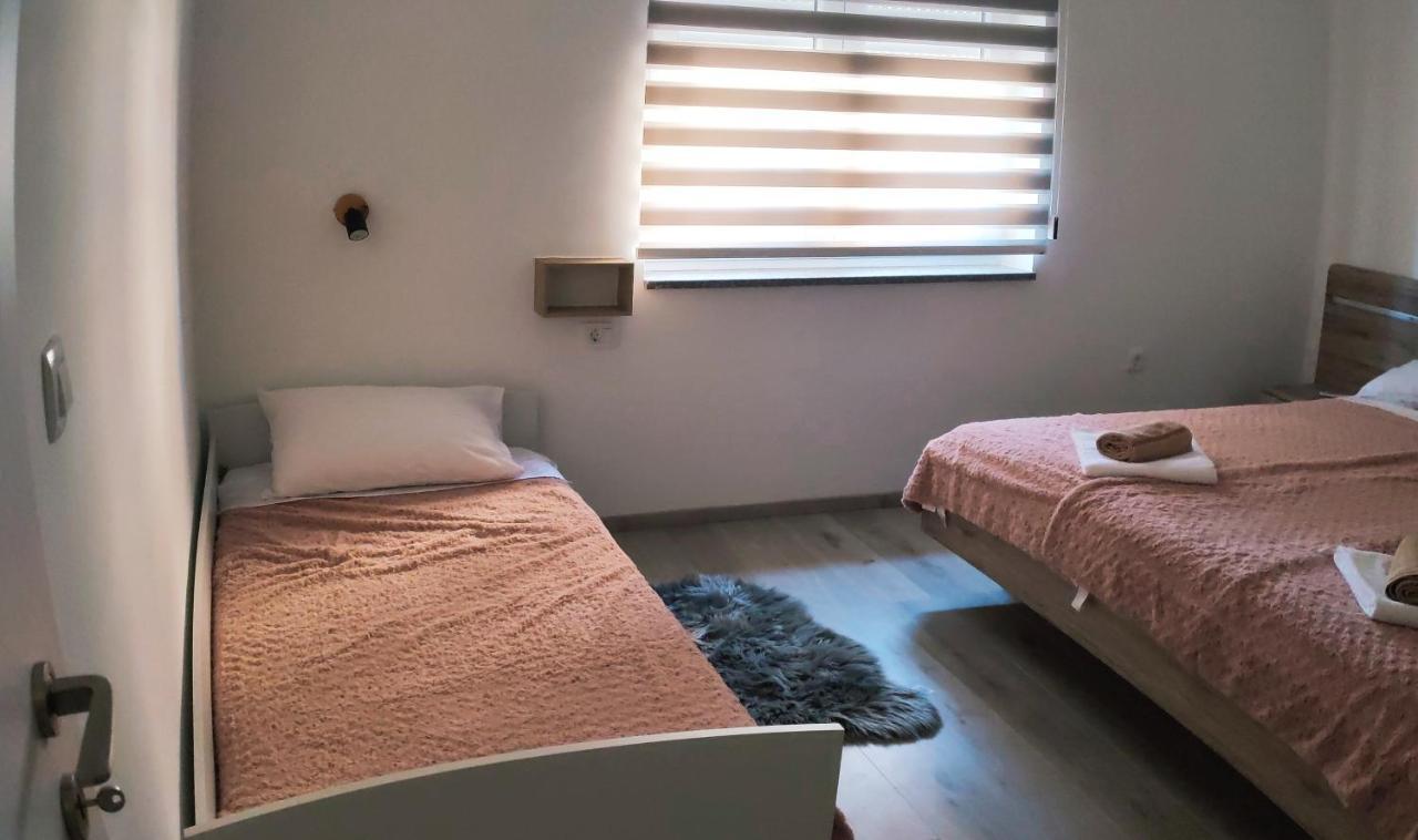 Apartman Levi Pula Exteriör bild
