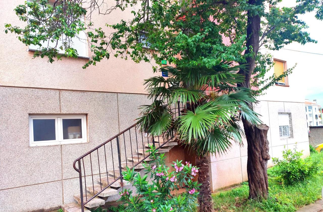 Apartman Levi Pula Exteriör bild