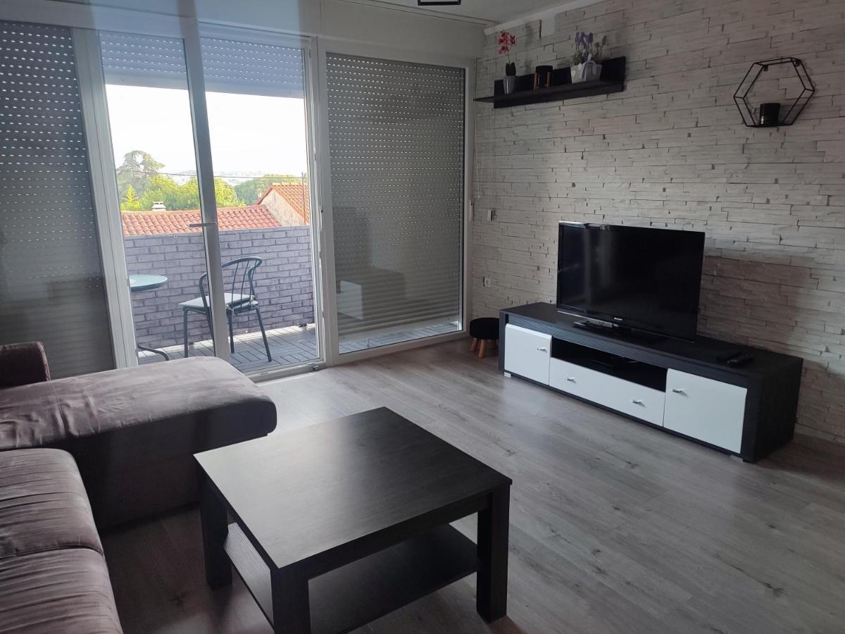 Apartman Levi Pula Exteriör bild